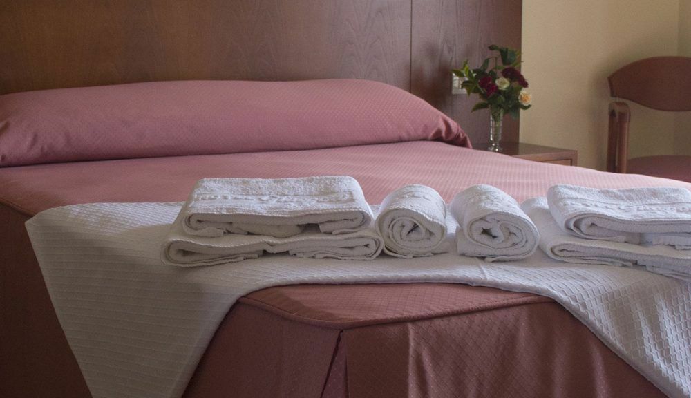 Hotel Restaurante Glasgow Villadesuso Екстер'єр фото